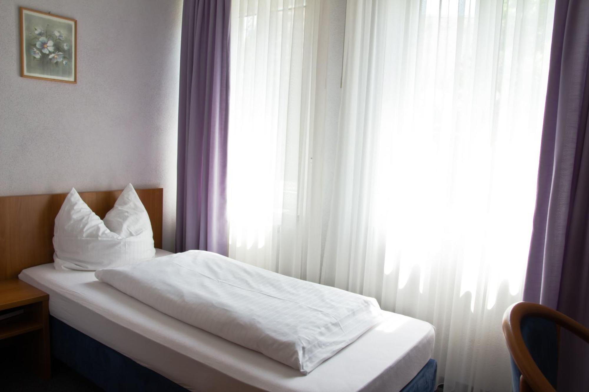Gaestehaus Zur Kurve Zirndorf Pokoj fotografie