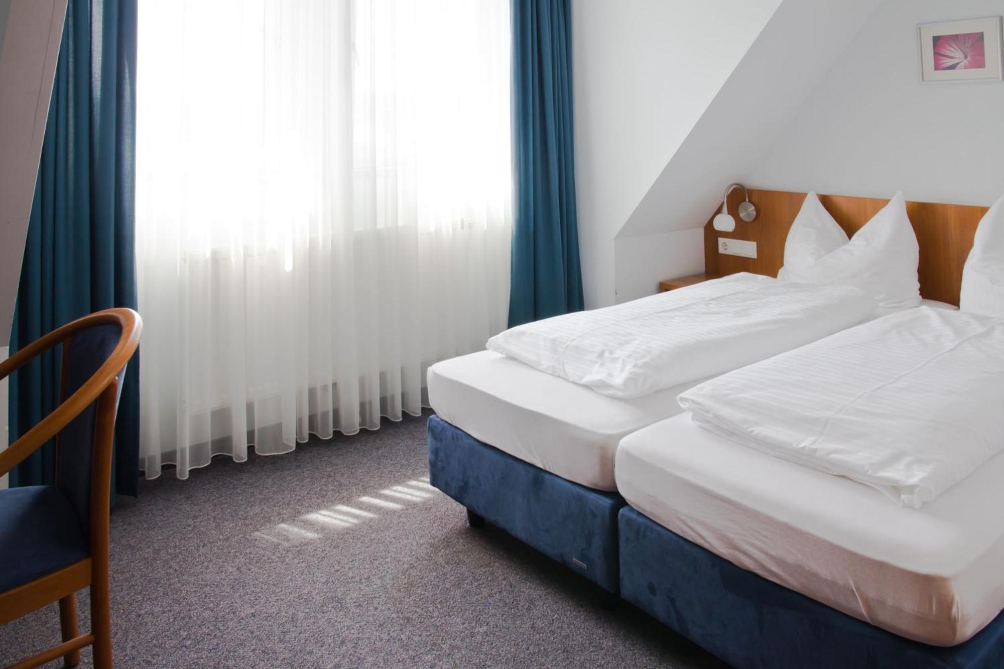 Gaestehaus Zur Kurve Zirndorf Pokoj fotografie