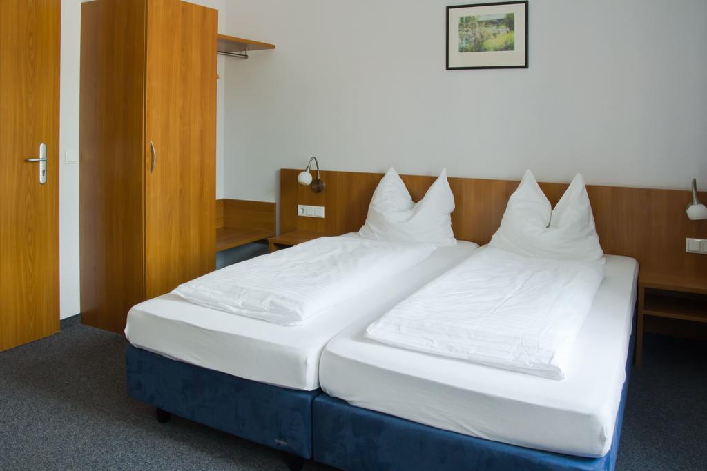 Gaestehaus Zur Kurve Zirndorf Pokoj fotografie