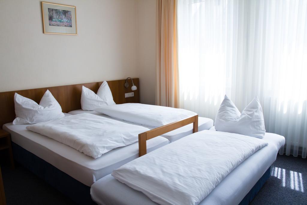 Gaestehaus Zur Kurve Zirndorf Pokoj fotografie